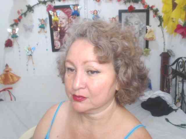 LADYQUEEN520 webcam