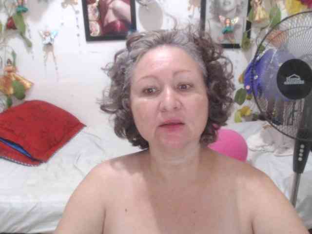 LADYQUEEN520 webcam