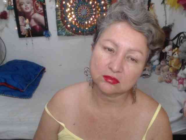 LADYQUEEN520 webcam