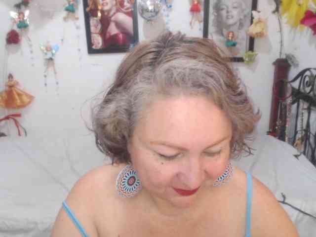 LADYQUEEN520 webcam