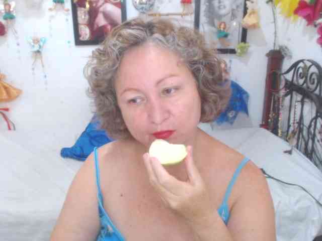 LADYQUEEN520 webcam