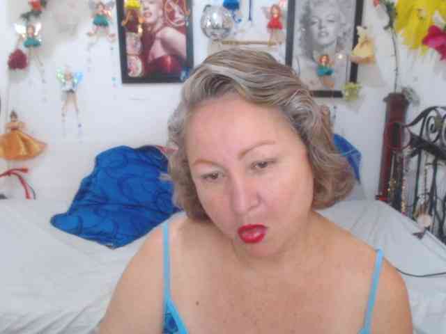 LADYQUEEN520 webcam
