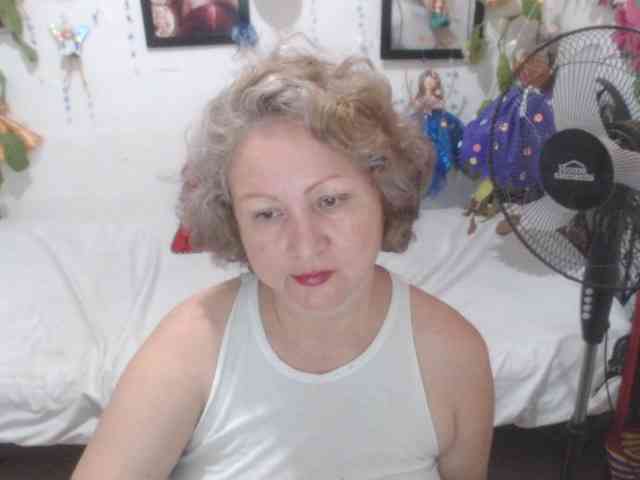 LADYQUEEN520 webcam