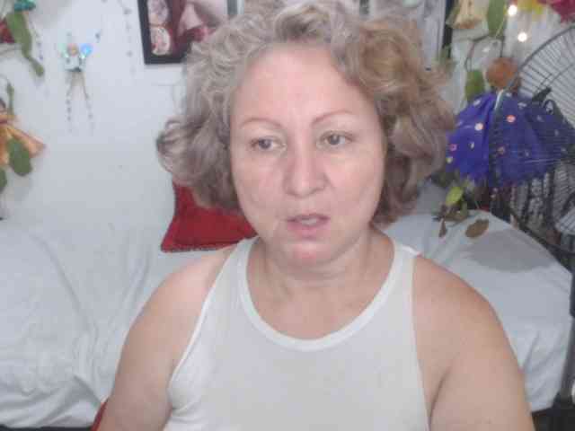 LADYQUEEN520 webcam
