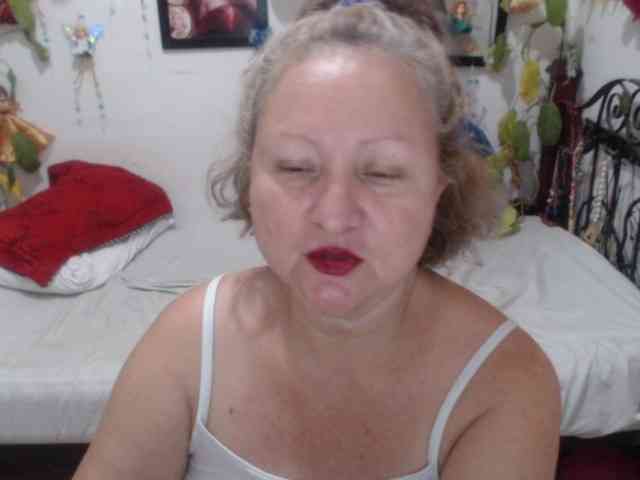 LADYQUEEN520 webcam
