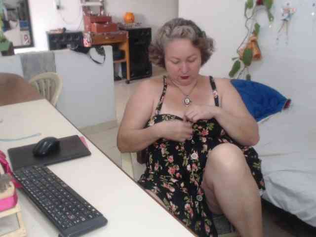 LADYQUEEN520 webcam