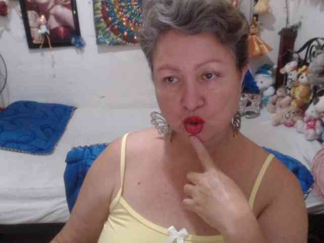 LADYQUEEN520 webcam