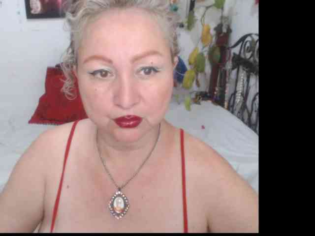 LADYQUEEN520 webcam