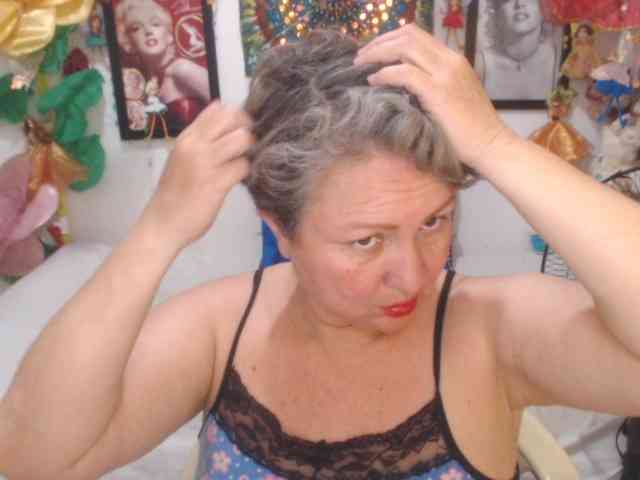 LADYQUEEN520 webcam