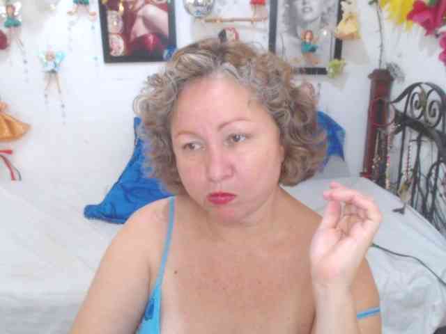 LADYQUEEN520 webcam