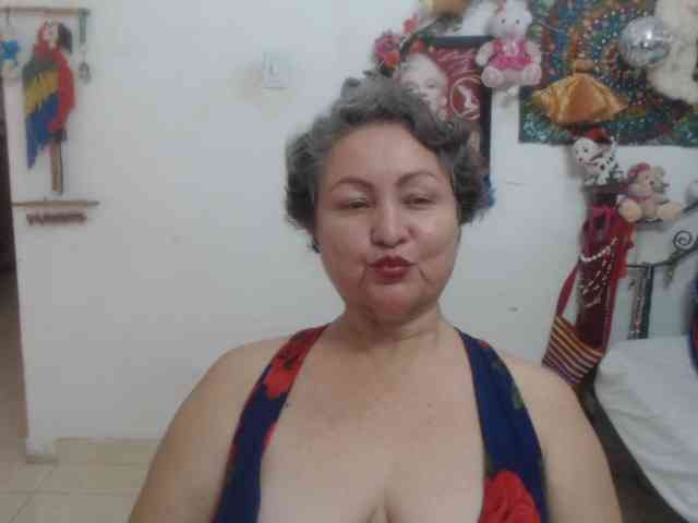 LADYQUEEN520 webcam