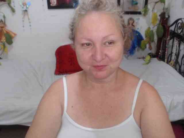 LADYQUEEN520 webcam