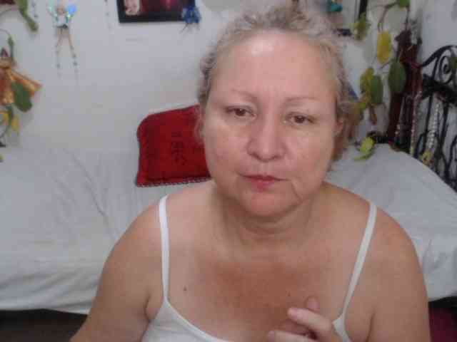 LADYQUEEN520 webcam