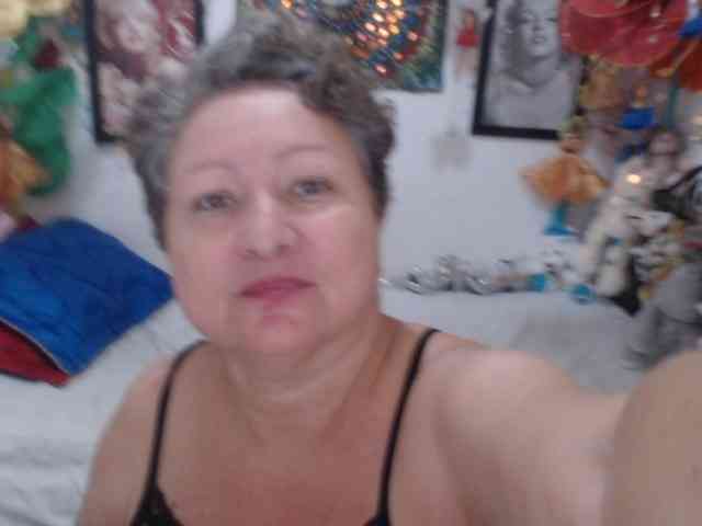 LADYQUEEN520 webcam