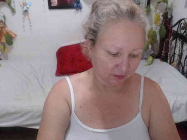 LADYQUEEN520 webcam