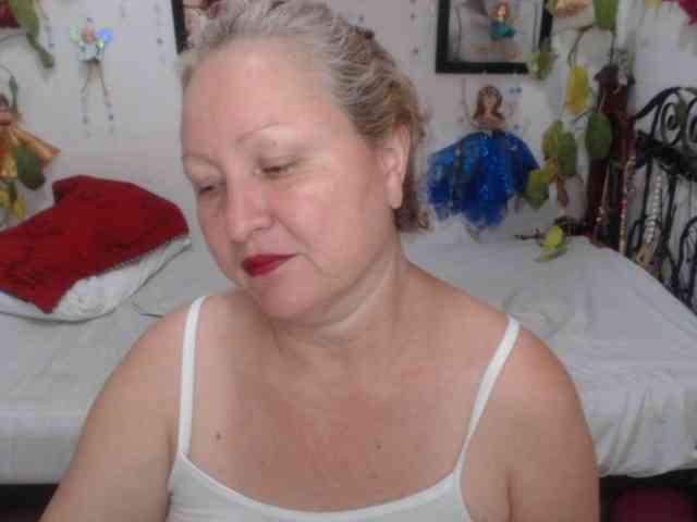 LADYQUEEN520 webcam