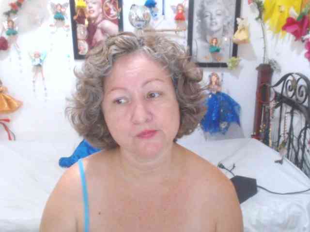 LADYQUEEN520 webcam