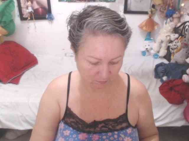 LADYQUEEN520 webcam