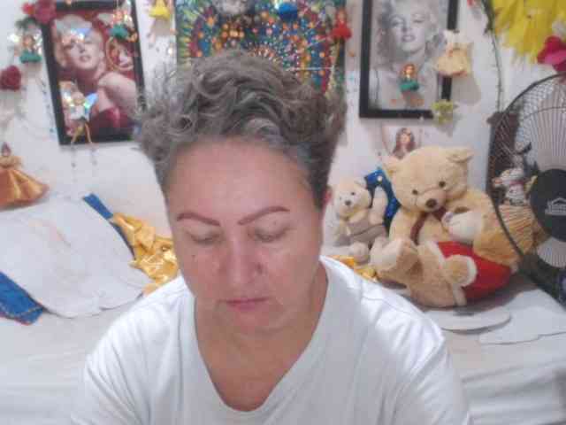 LADYQUEEN520 webcam