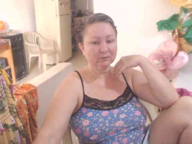 LADYQUEEN520 webcam