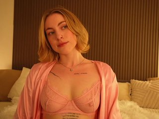 peach_in_stockings