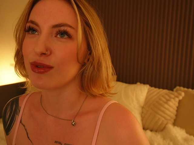 peach_in_stockings