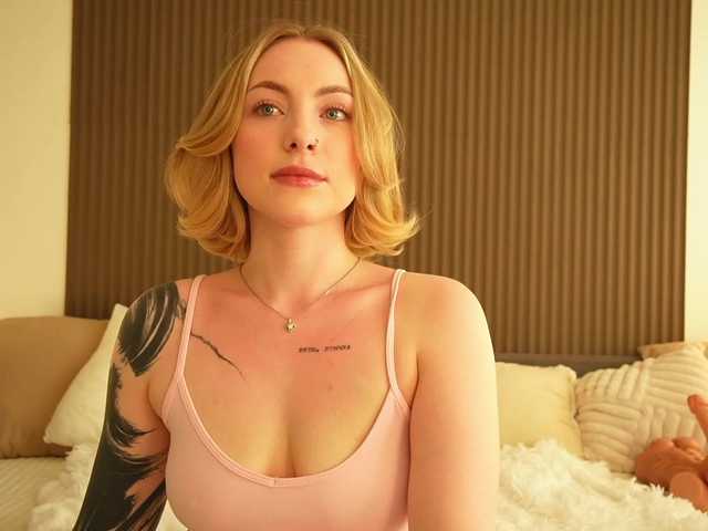 peach_in_stockings