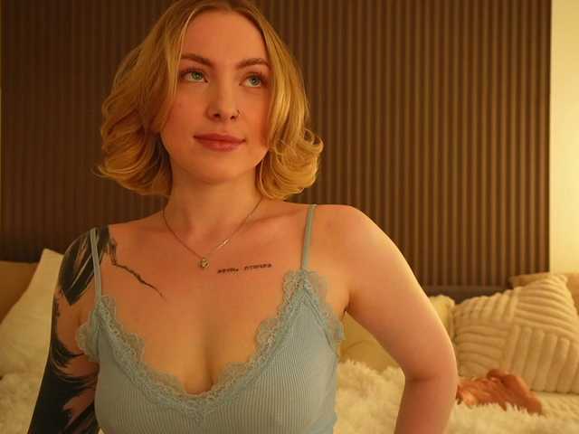 peach_in_stockings