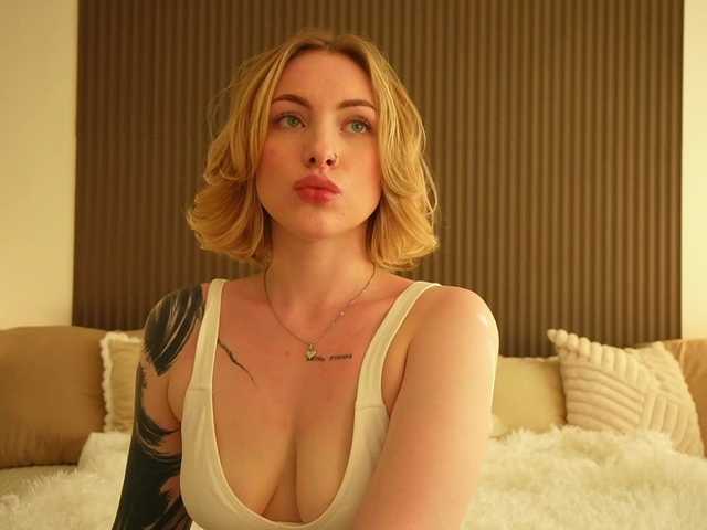 peach_in_stockings