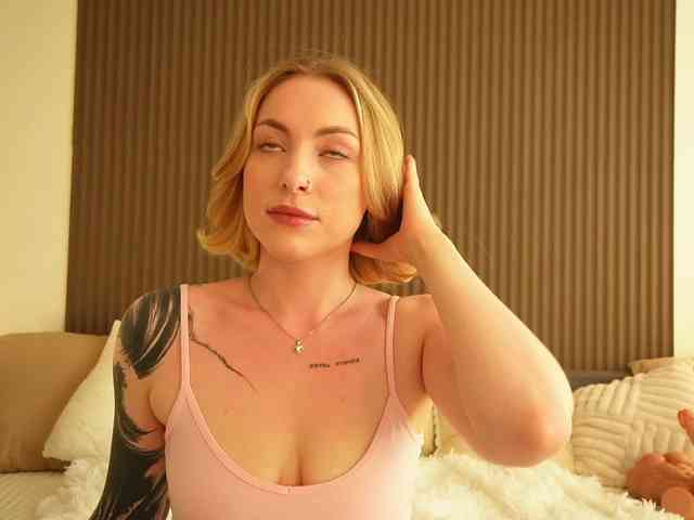 peach_in_stockings webcam