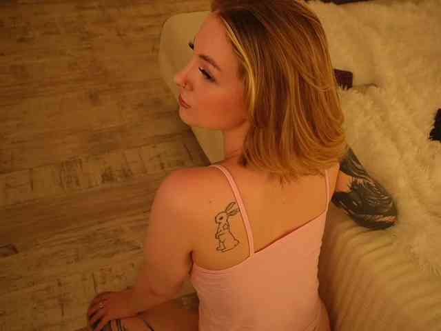 peach_in_stockings webcam