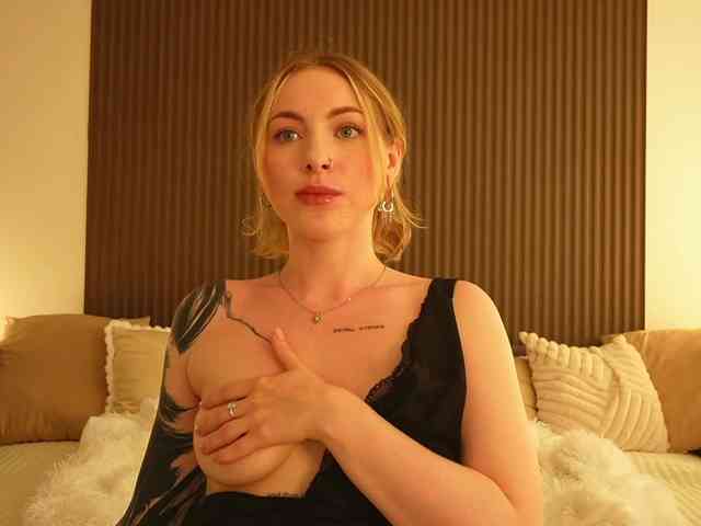 peach_in_stockings webcam