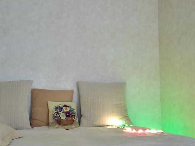 Rosea's BongaCams show and profile