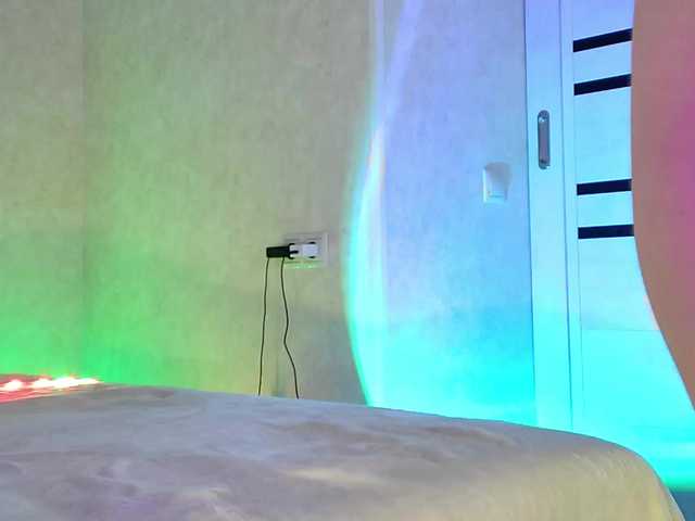 Rosea's BongaCams show and profile