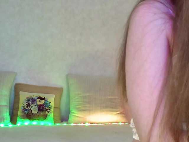 Rosea's BongaCams show and profile