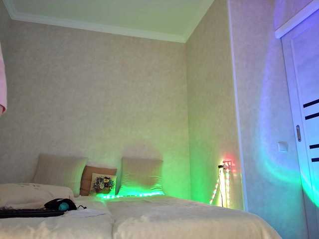 Rosea's BongaCams show and profile