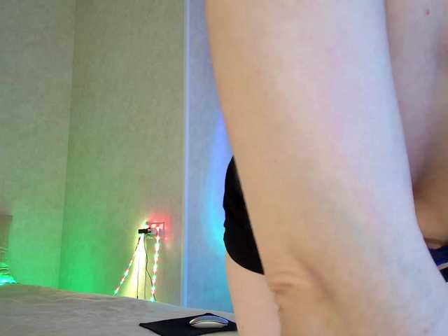 Rosea's BongaCams show and profile