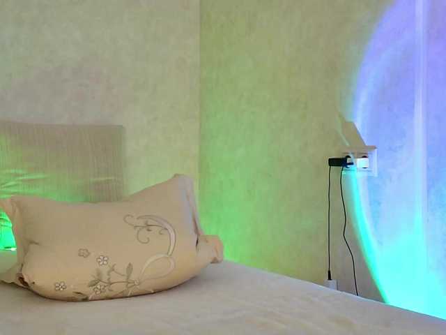 Rosea's BongaCams show and profile