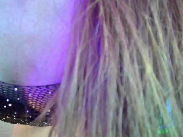 Rosea's BongaCams show and profile