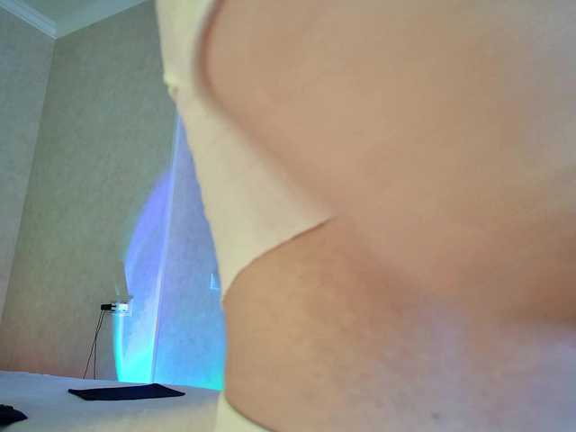 Rosea live cam on BongaCams