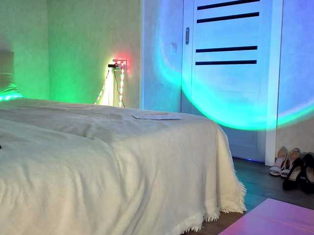 Rosea's BongaCams show and profile