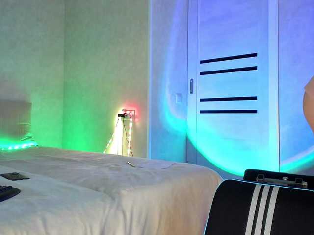 Rosea's BongaCams show and profile