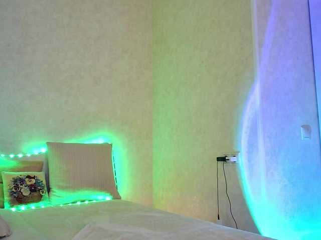 Rosea's BongaCams show and profile