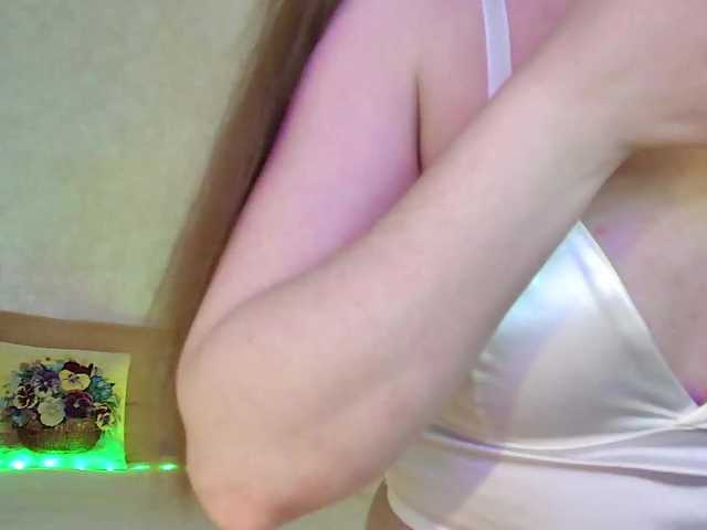 Rosea's BongaCams show and profile