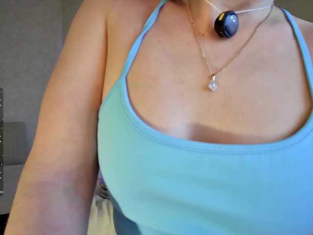 Rosea live cam on BongaCams