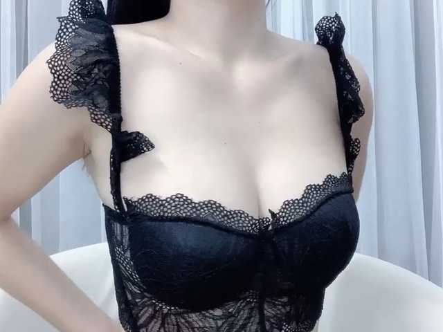MieChan live cam preview