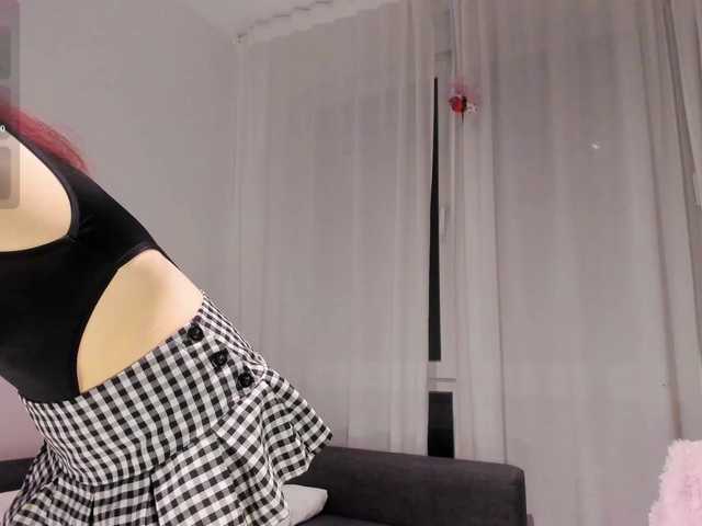 yourelizzi live cam on BongaCams