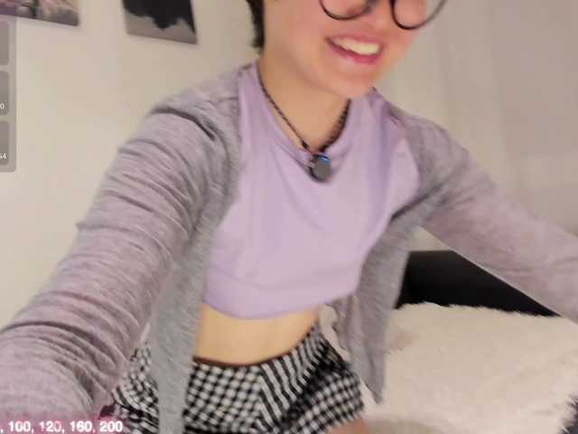yourelizzi live cam on BongaCams