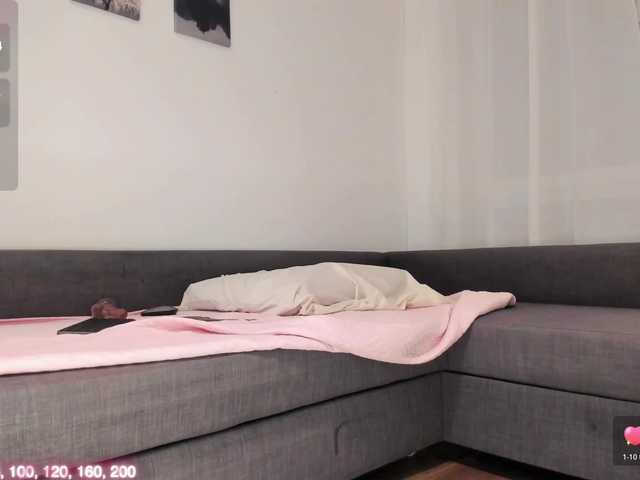 yourelizzi live cam on BongaCams