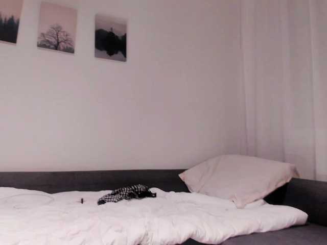 yourelizzi live cam on BongaCams